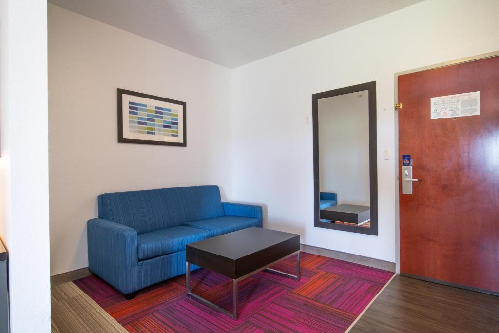 Holiday Inn Express Hotel & Suites Bedford by IHG - Suite Estándar