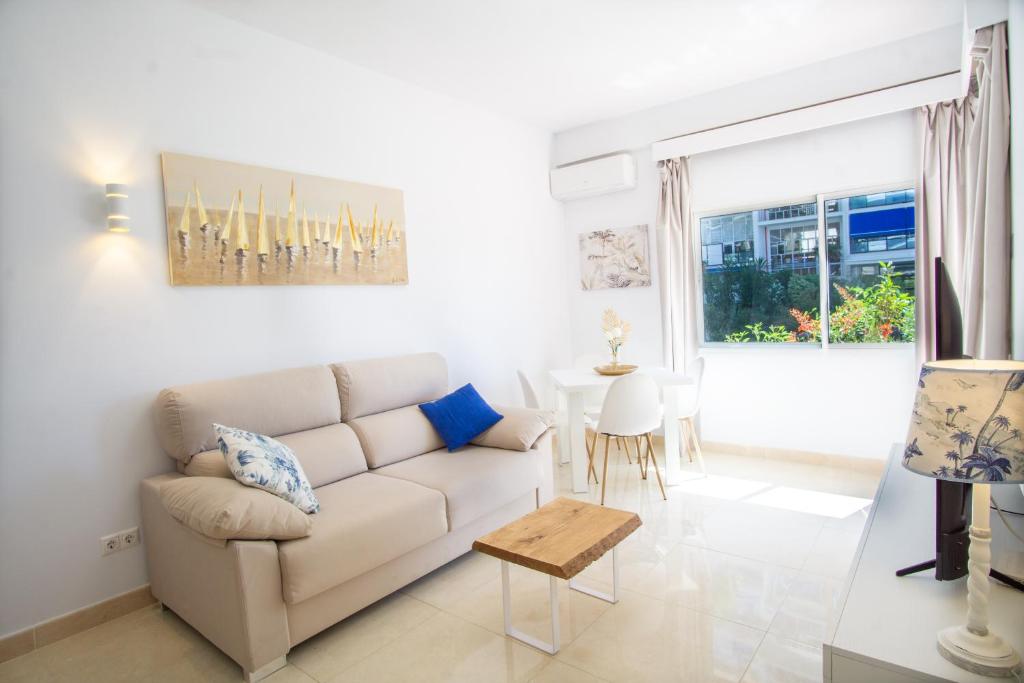Posezení v ubytování Skol 128 - Great 1-Bedroom Apartment with Sea Views