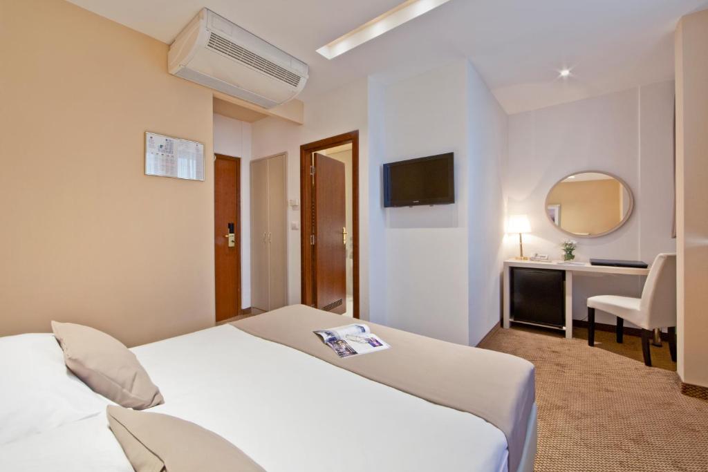 Postel nebo postele na pokoji v ubytování Hotel Central