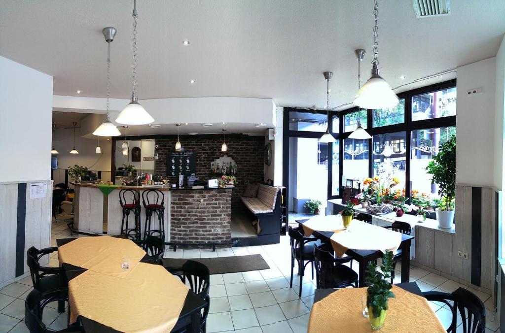 Restaurace v ubytování Hotel Klenkes am Bahnhof