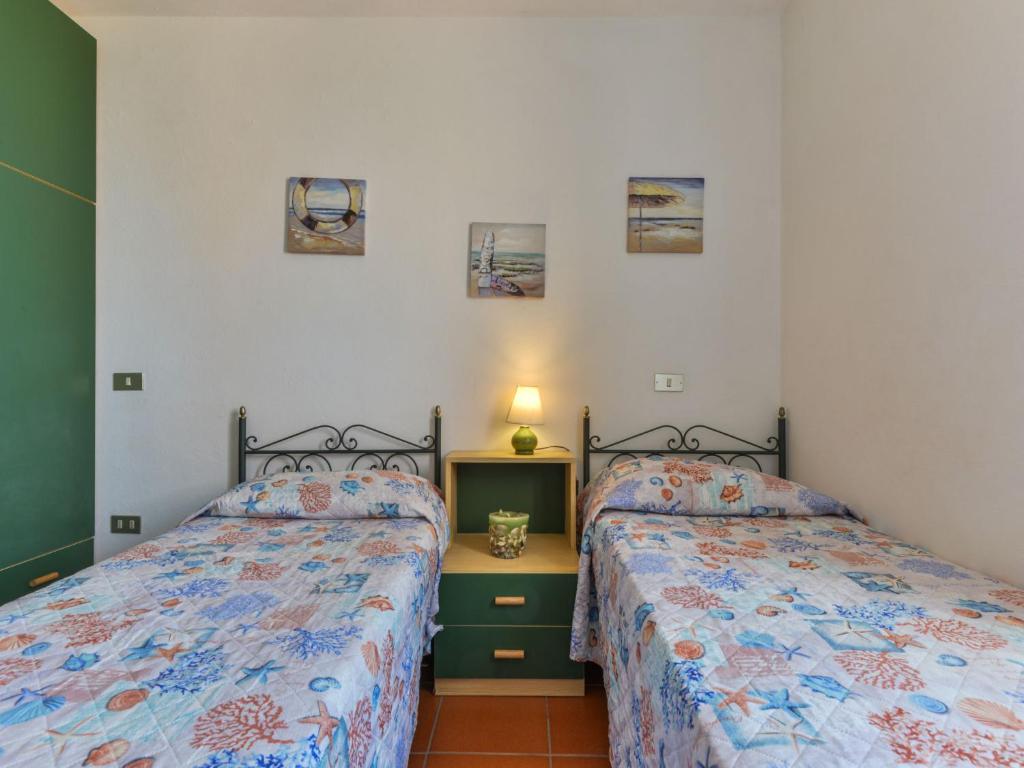 A bed or beds in a room at Apartment La Paradisa-1 by Interhome