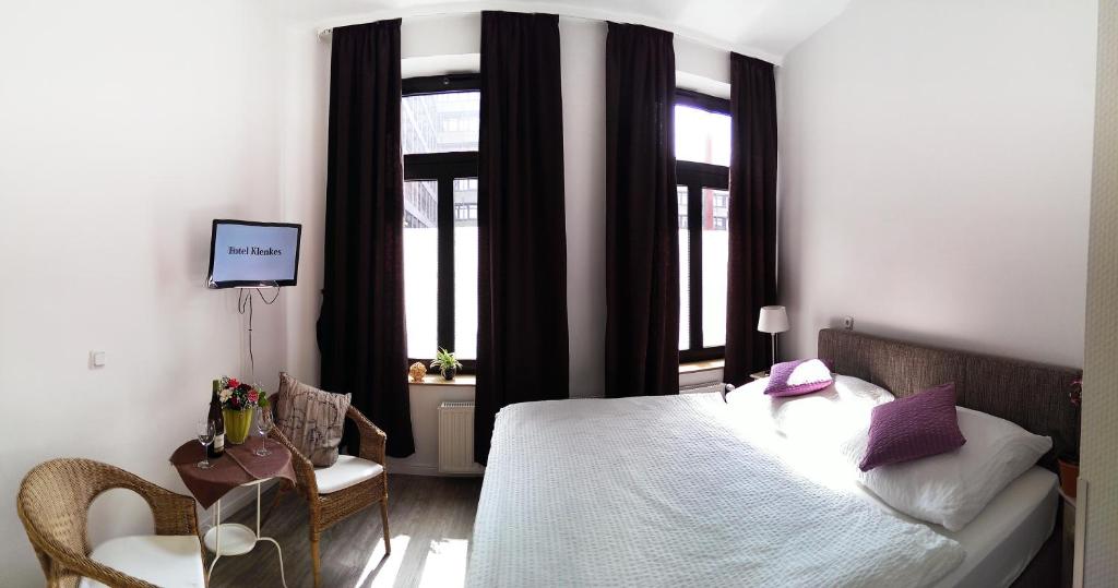 Postel nebo postele na pokoji v ubytování Hotel Klenkes am Bahnhof