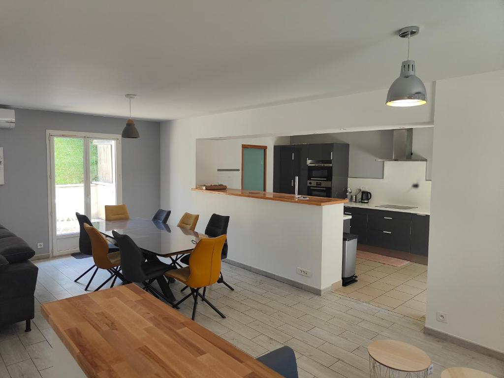 Nhà bếp/bếp nhỏ tại Anibou, La Maison de Famille 2mn du ZooParc de Beauval