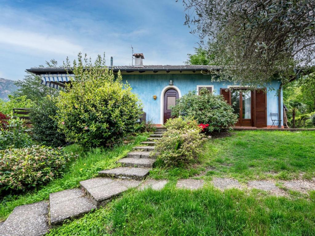 a blue house with a path in front of it at Holiday Home Sulle Colline Casalesi by Interhome in Casale Corte Cerro