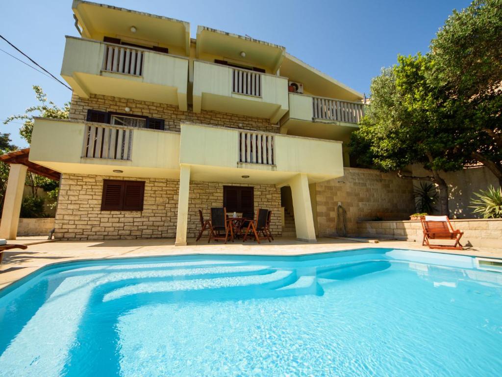 Bazén v ubytování Holiday Home Silvija by Interhome nebo v jeho okolí