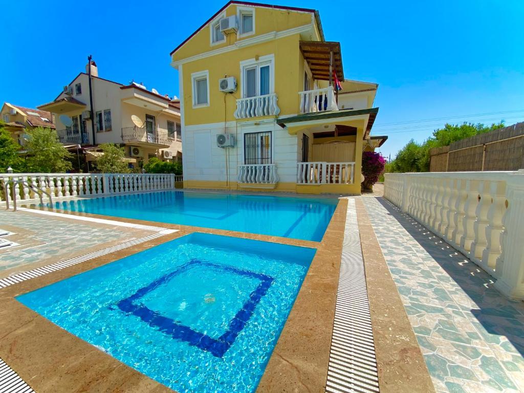 FETHİYE’DE SAHİL VE SEHİRİÇİ BİRARADA…