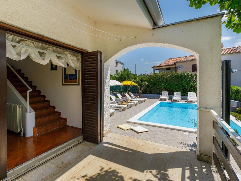Bazén v ubytování Holiday Home Suncana by Interhome nebo v jeho okolí