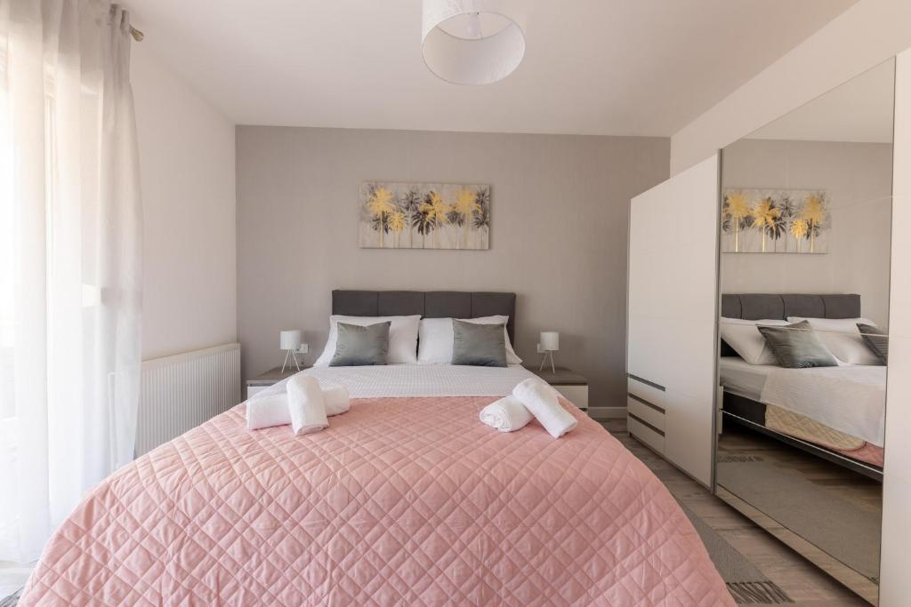 Posteľ alebo postele v izbe v ubytovaní Apartman Sisters - FREE parking