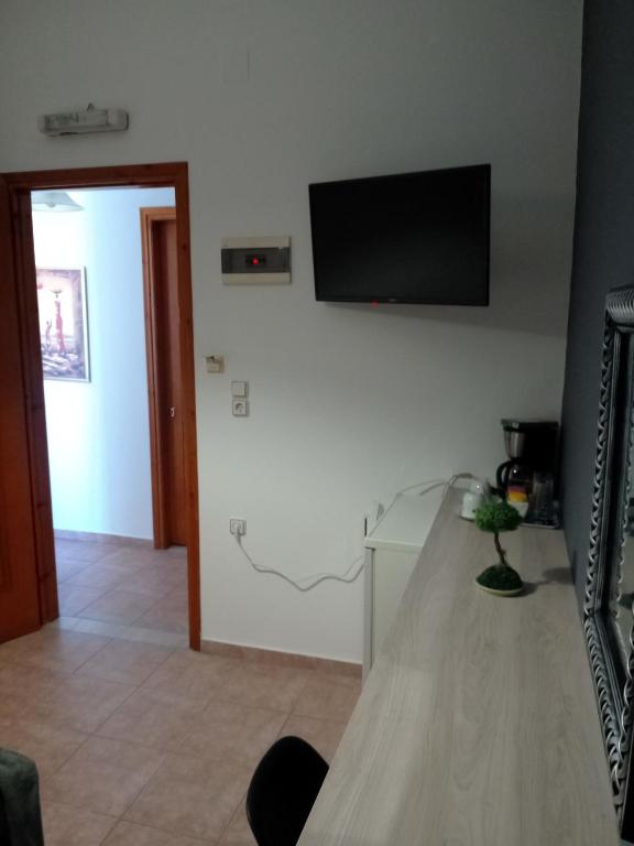 TV a/nebo společenská místnost v ubytování Avra Rooms