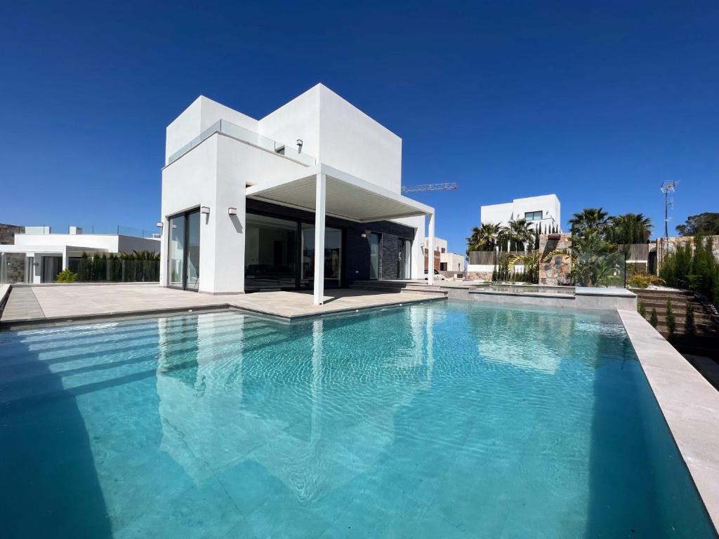 New Luxury Villa with private pool in Las Colinas golf resort ...