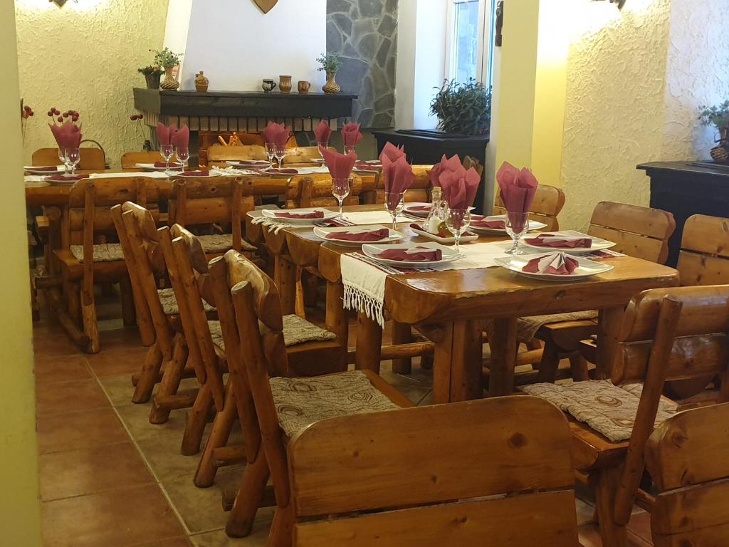 Restaurace v ubytování Hotel Bucegi Portile Regatului
