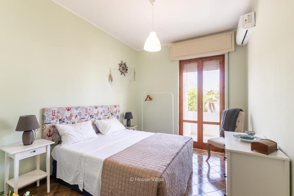 Posteľ alebo postele v izbe v ubytovaní House&Villas - Baia delle Sirene