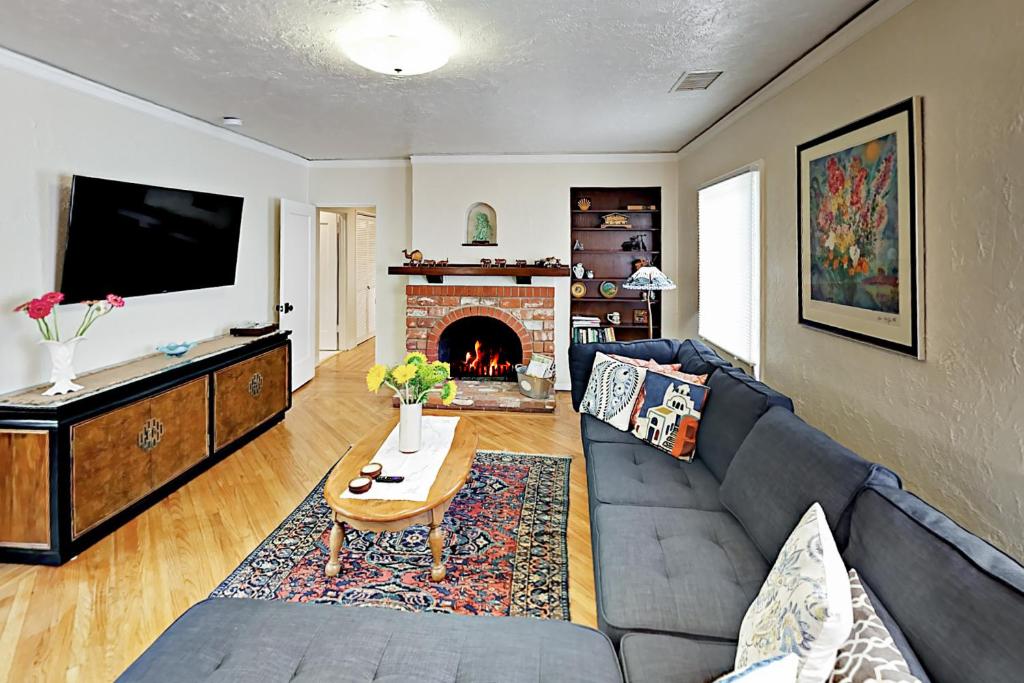 a living room with a couch and a fireplace at Cedar Oasis in Ventura
