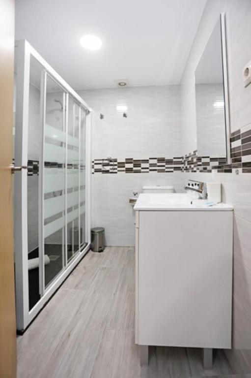 Holidays2Malaga Reyna Manescau 2d- Zona Huelin & 450 mts de ...