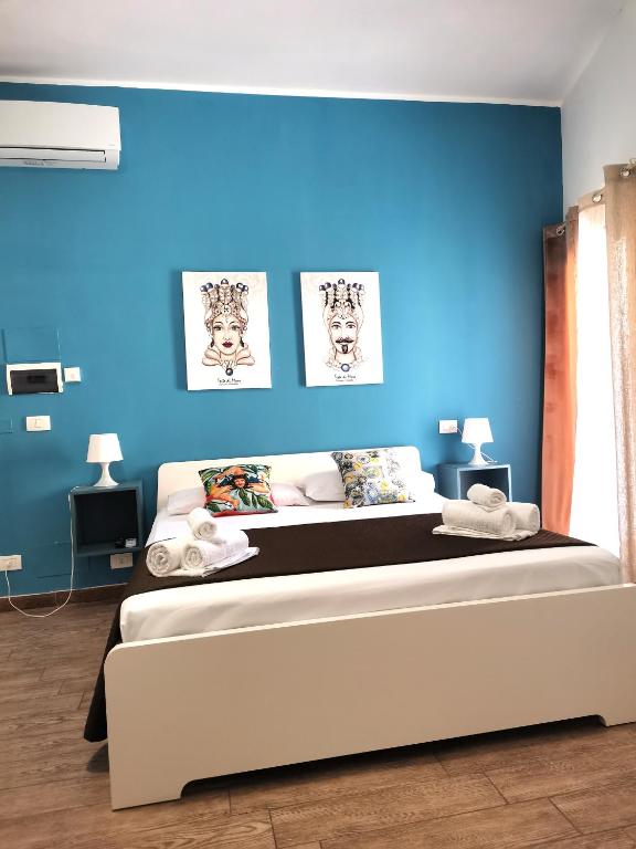 Postel nebo postele na pokoji v ubytování A due passi dal centro Sweet Rooms