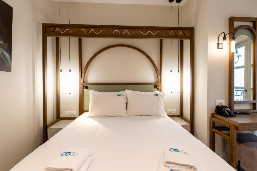 Postel nebo postele na pokoji v ubytování El Greco Hotel