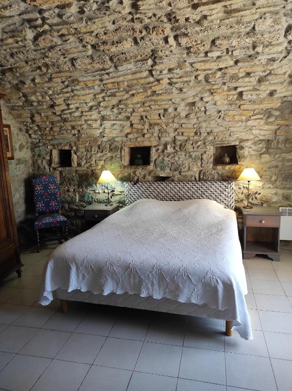 Postel nebo postele na pokoji v ubytování Logis Hôtel Restaurant Gîte La Bastide du Vébron
