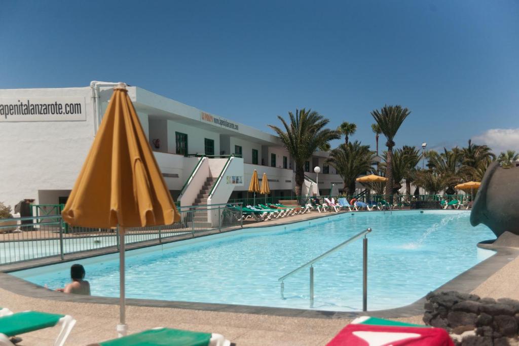The swimming pool at or close to Apartamentos Thaisay