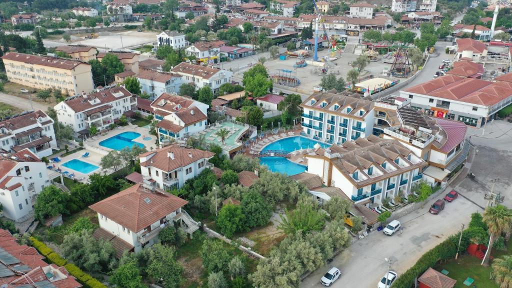 Bazén v ubytování Tayfun Apart Hotel nebo v jeho okolí
