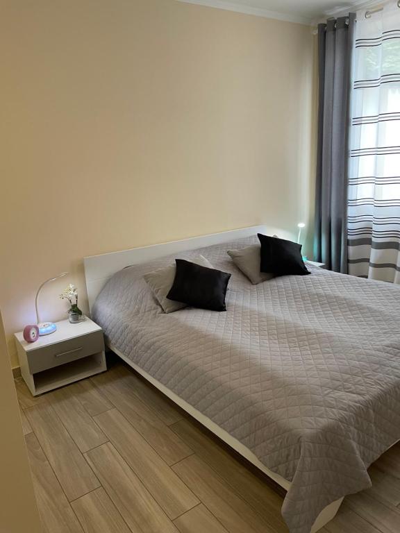 a large bed in a white room with a window at 2Raum-Apartment Leznew in Leipzig