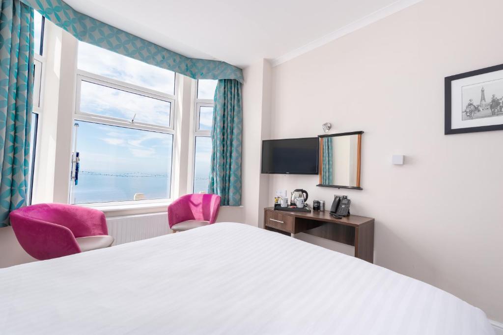 
Superior Family King Room with Sofa Bed and Sea View
