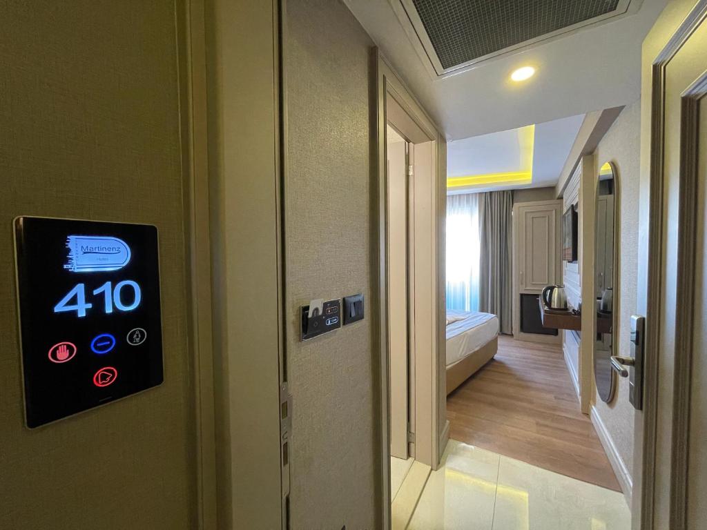 Postel nebo postele na pokoji v ubytování Martinenz Hotel