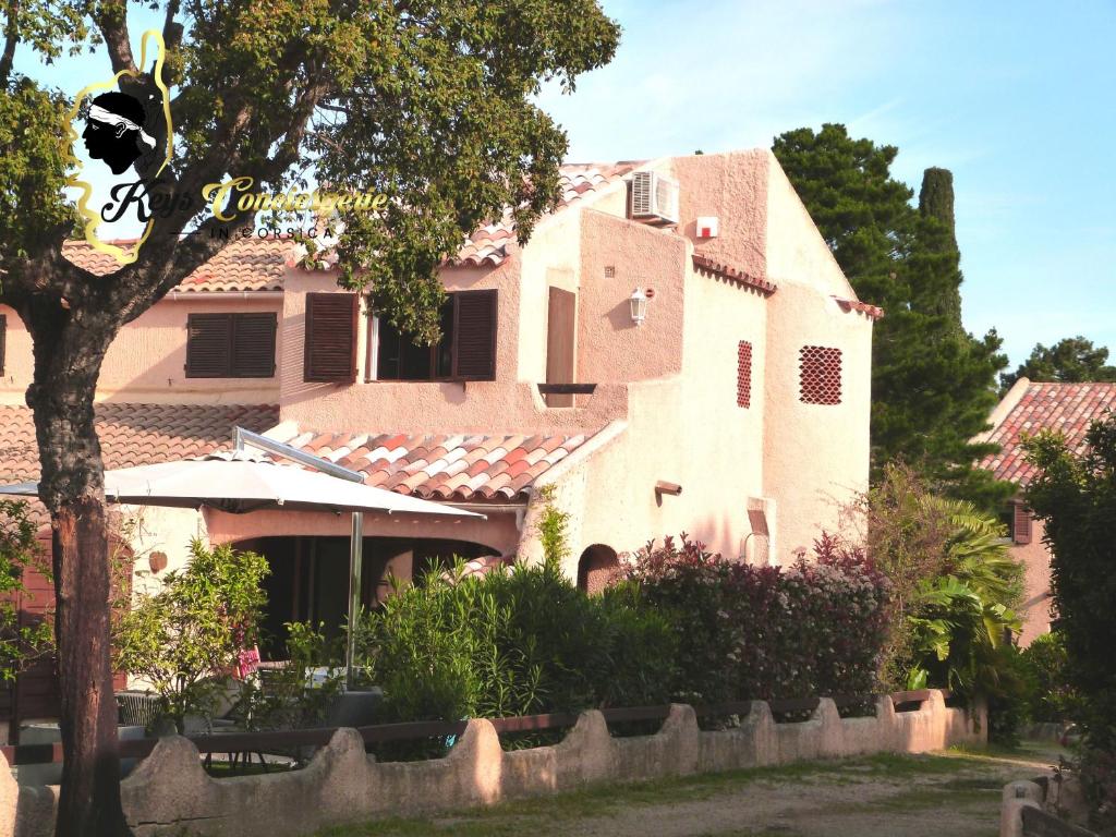 Gallery image of Villa Bleu de Mer - Village Balnéaire San Cyprianu in Lecci