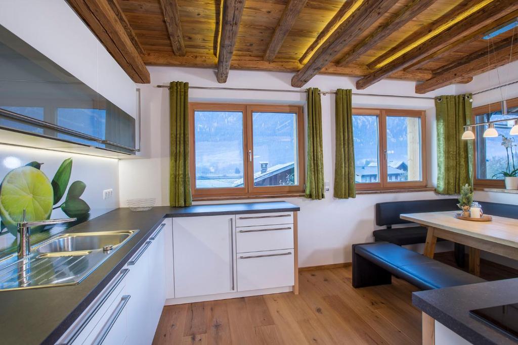Kuchyň nebo kuchyňský kout v ubytování Haus Rendl 1
