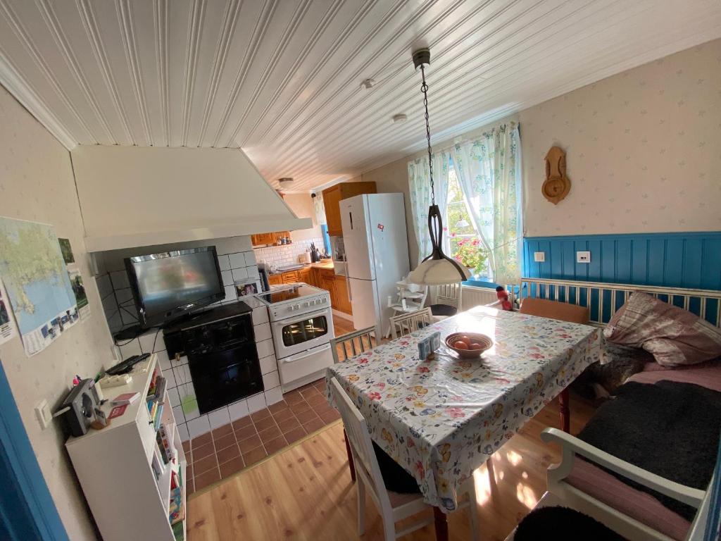 TV a/nebo společenská místnost v ubytování Spjutsbygds Gårds Bed and Breakfast