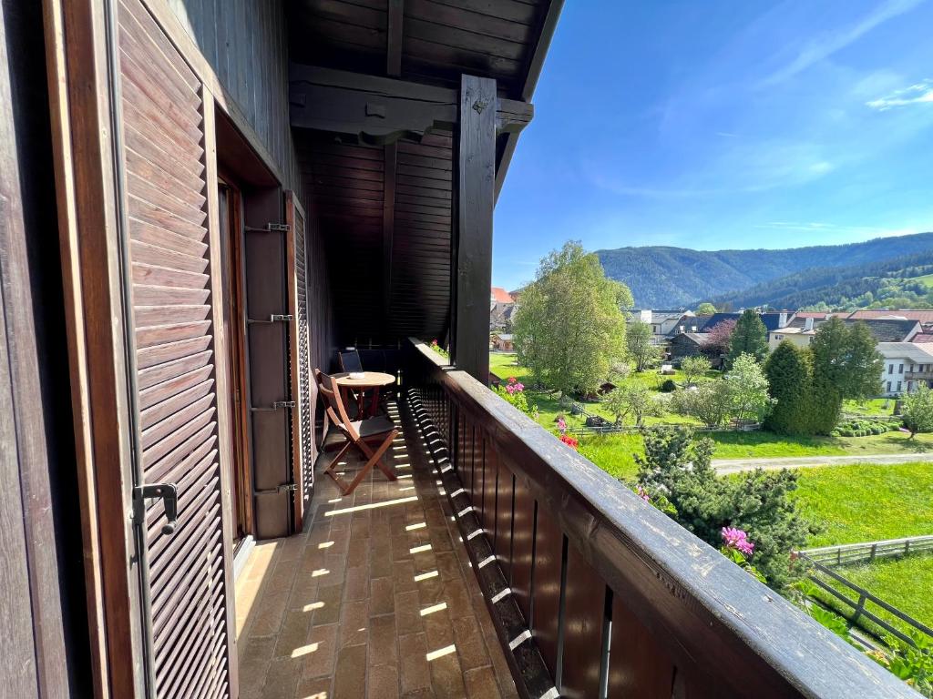 Nespecifikovaný výhled na hory nebo výhled na hory při pohledu z hotelu