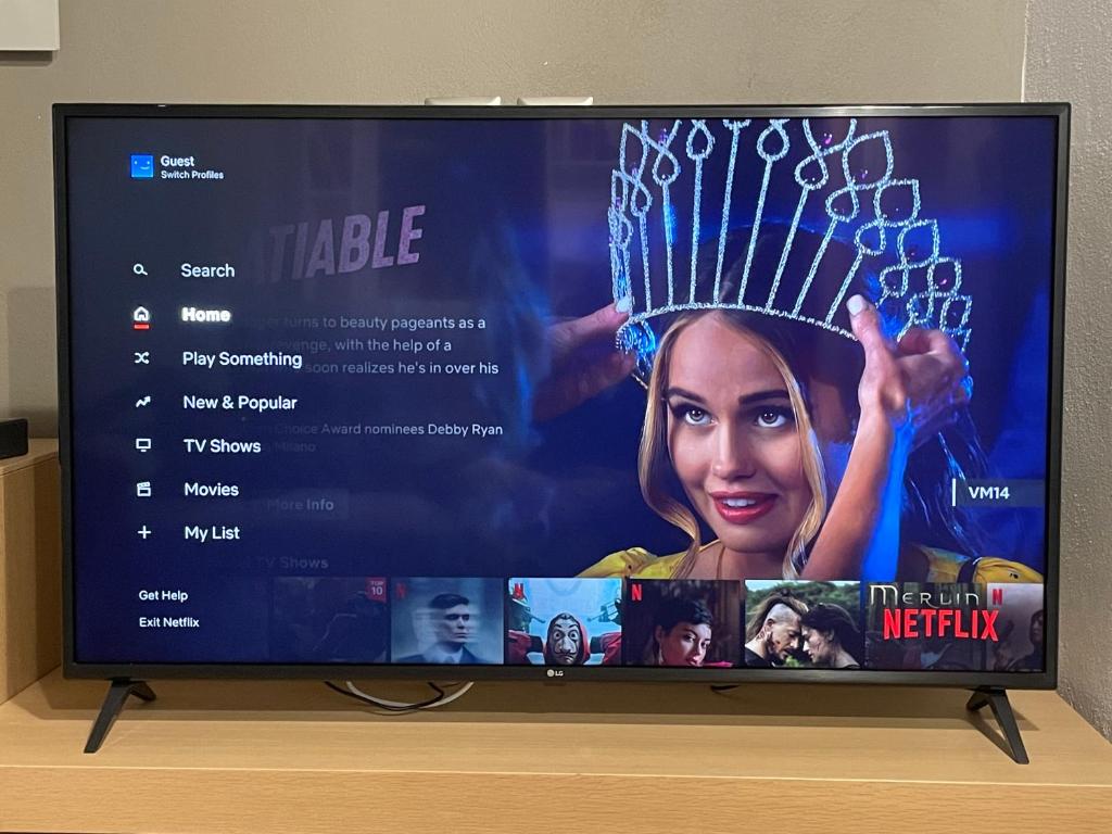 Televízia a/alebo spoločenská miestnosť v ubytovaní donna serena Aci Castello
