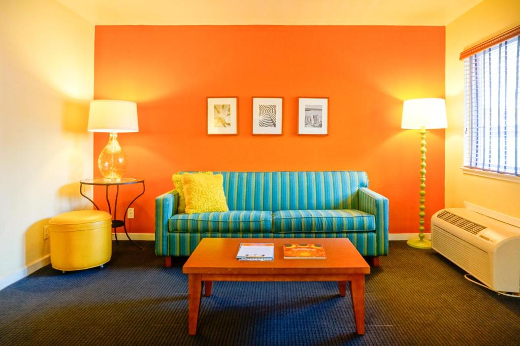 Hotel Del Sol - Junior Suite