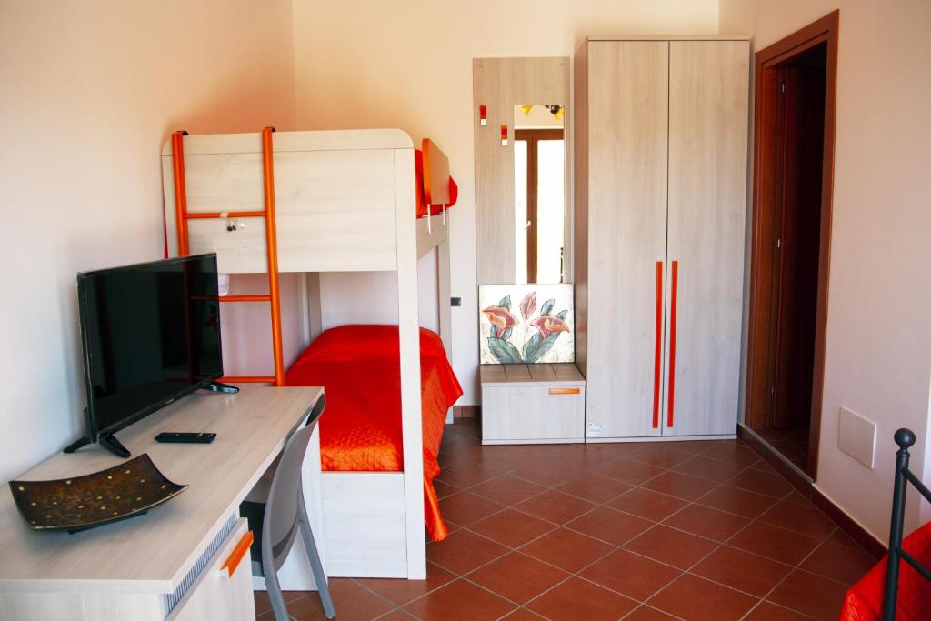 Telewizja i/lub zestaw kina domowego w obiekcie La Casa sulla Collina