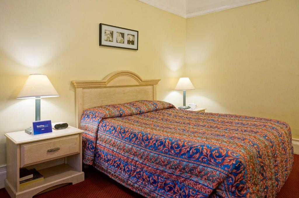 Grant Hotel - Queen Room