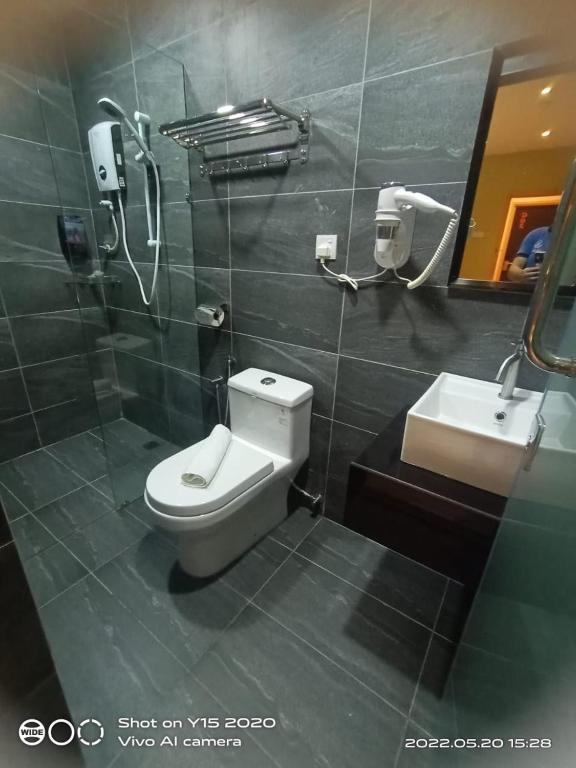 Koupelna v ubytování YEE HOTEL Permas Jaya