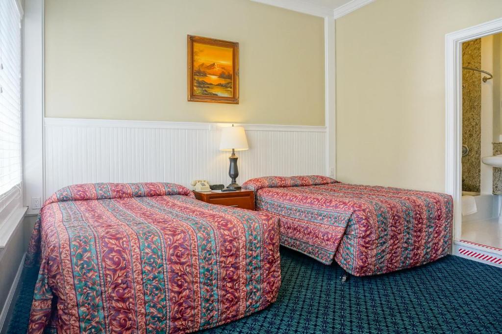 Grant Hotel - Double Room With Two Double Beds