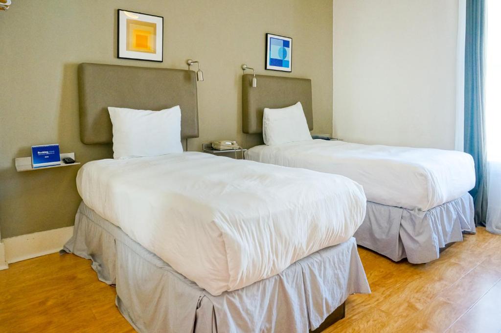 Herbert Hotel - Double Twin Room With Shared Bathroom
