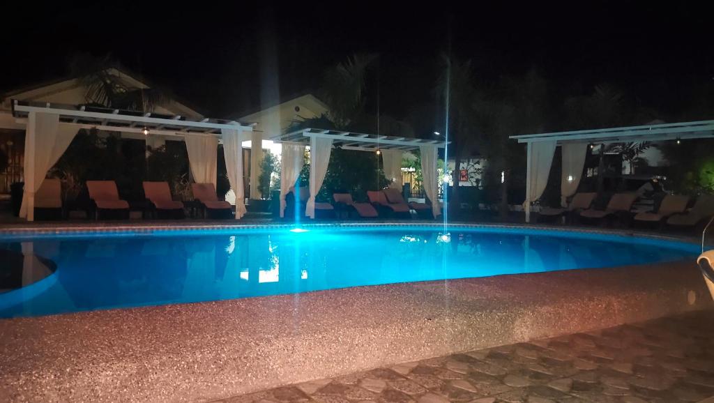 Bazén v ubytování Garden Village Resort nebo v jeho okolí