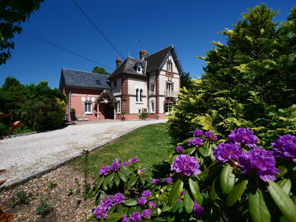 Κήπος έξω από το Le Manoir de Louviers