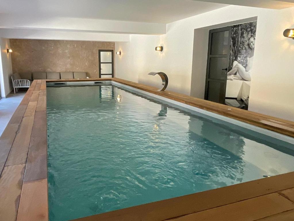 a bath room with a tub and a pool at Hôtel Casa Bianca in Calvi