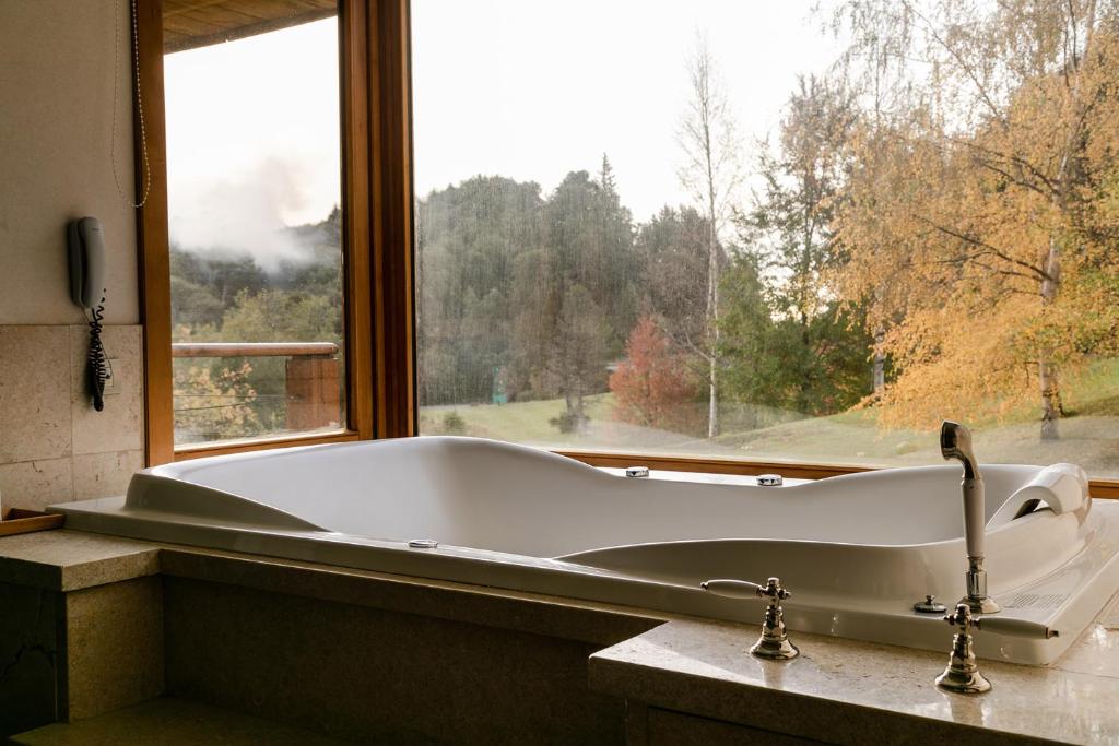 Um banheiro em Llao Llao Resort, Golf-Spa