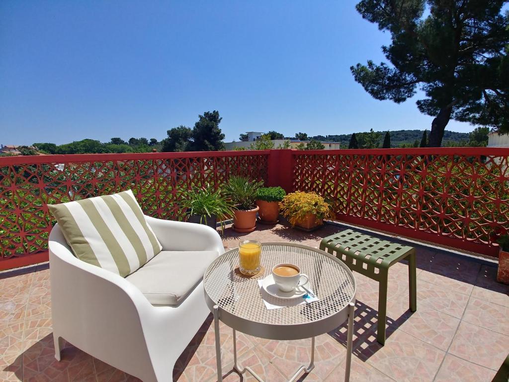 Balkon lub taras w obiekcie Apartment Axelle 50 METERS TO THE BEACH