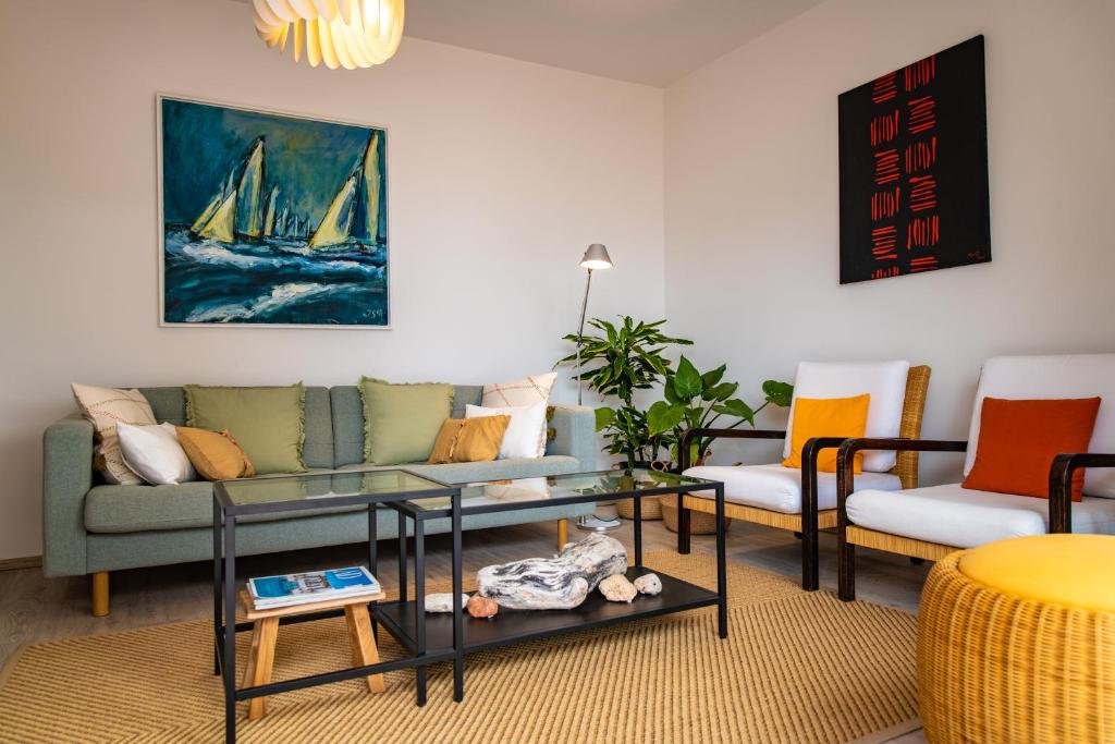 Część wypoczynkowa w obiekcie Apartment Axelle 50 METERS TO THE BEACH