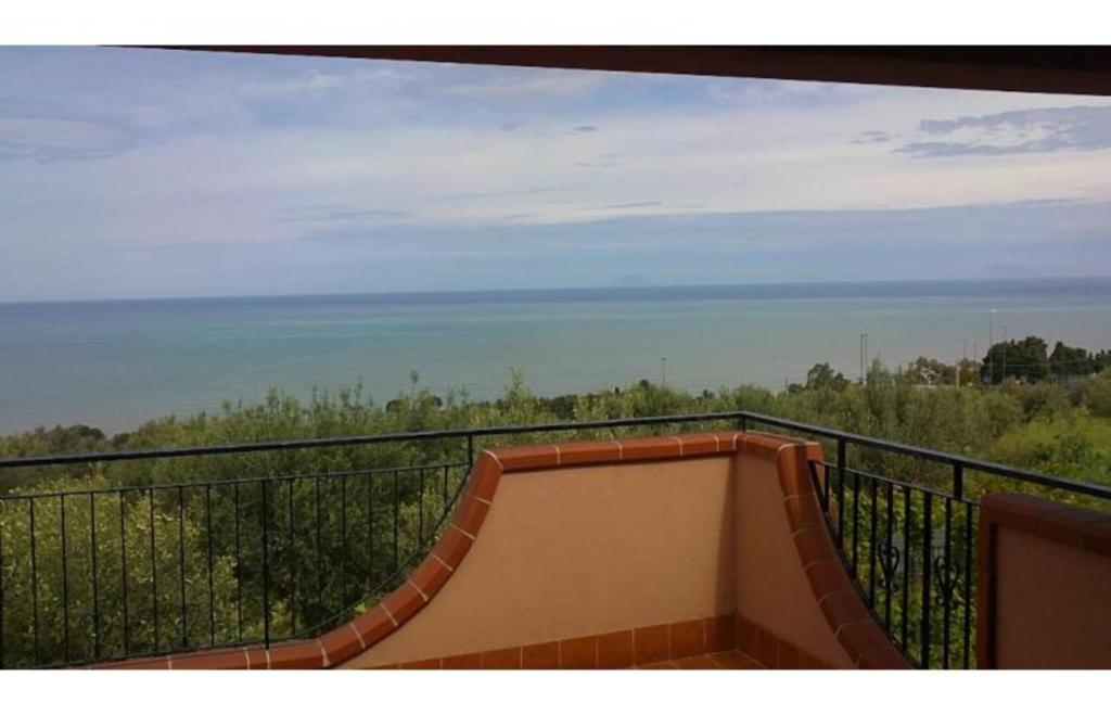 Kép Bilocale Con Terrazzo Vista Mare szállásáról Acquedolciban a galériában