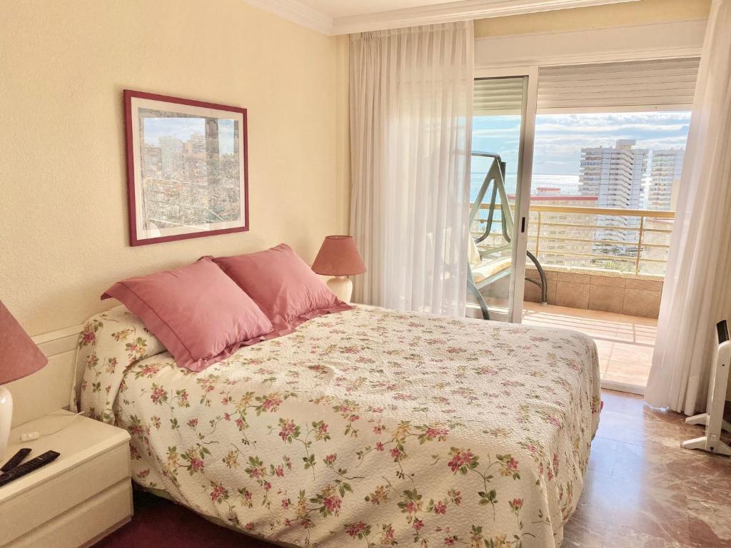 Postel nebo postele na pokoji v ubytování Playa San Juan / Luxury Aparment