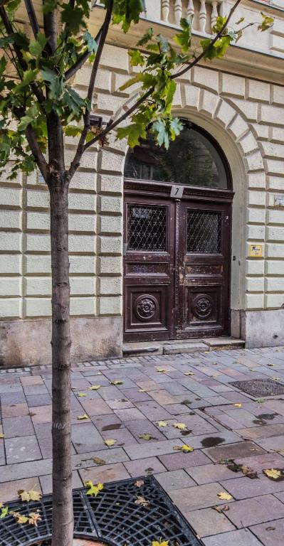 Exteriér alebo vchod do ubytovania SemmiHome Budapest Semmelweis Street