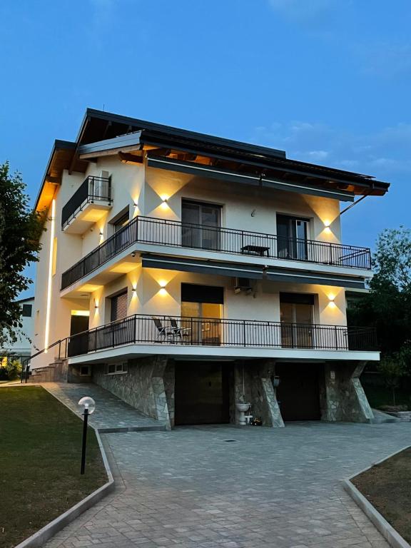 Budova, v ktorej sa apartmán nachádza
