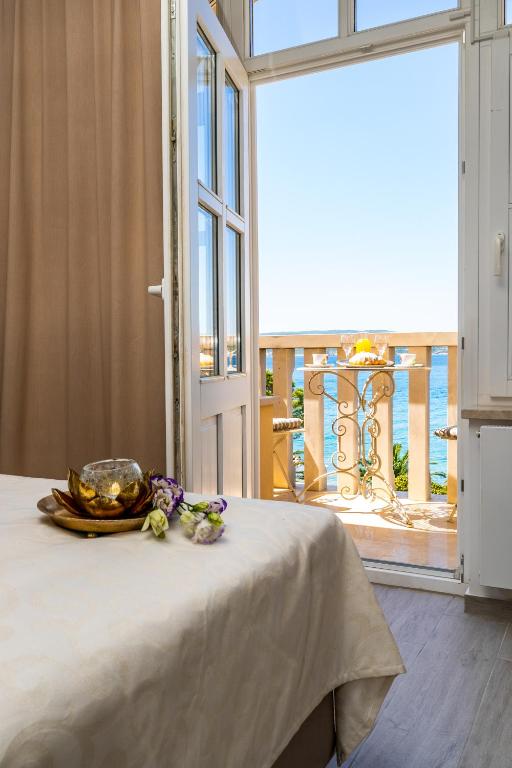 Postel nebo postele na pokoji v ubytování Heritage Hotel Stypia