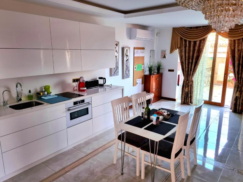 MIRADOR DEL CERRADO free parking - 9