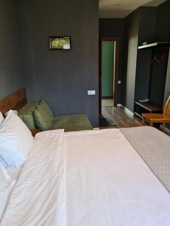 Letto o letti in una camera di Hilltop Kazbegi